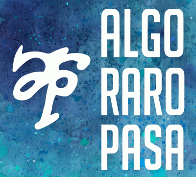 logo Algo Raro Pasa